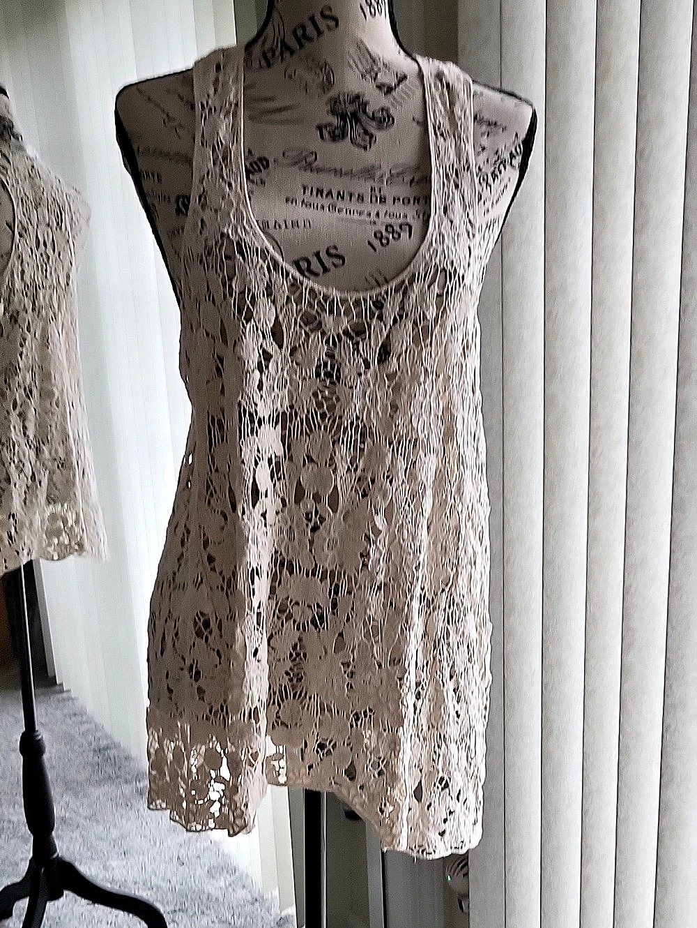 Solitaire By Ravi Khosla. Cotton Lace Tank Top Cream. Size Medium